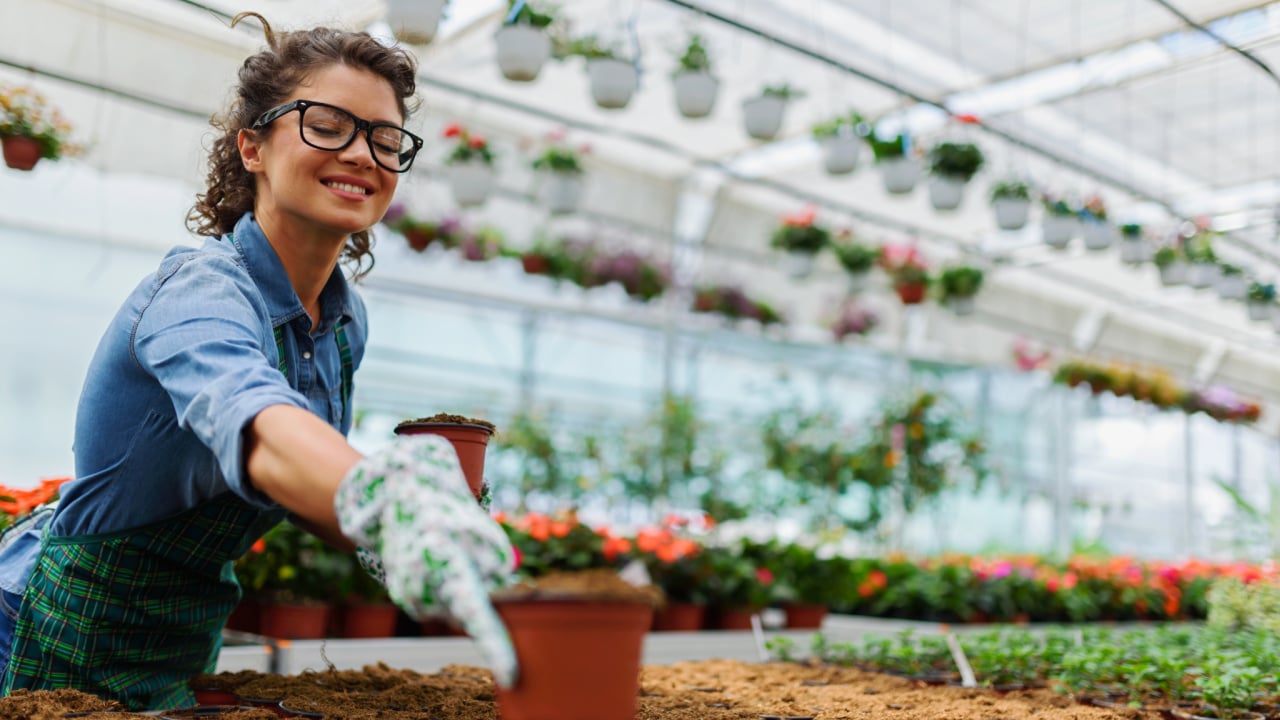 woman-potting